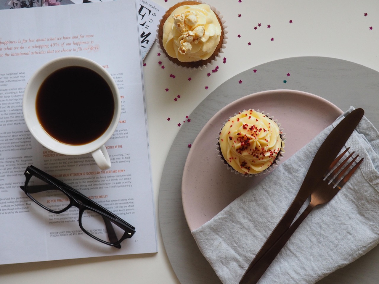 Eine Tasse Kaffee mit Latte Art